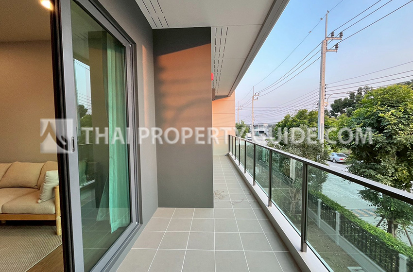 House with Shared Pool in Bangnatrad 